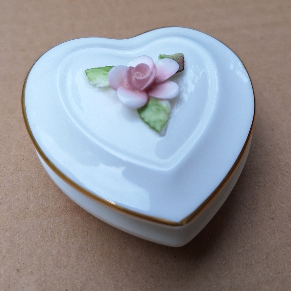 Vintage Heart Box England Porcelain Flower Trinket Ring Dish Mini Small Coalport
